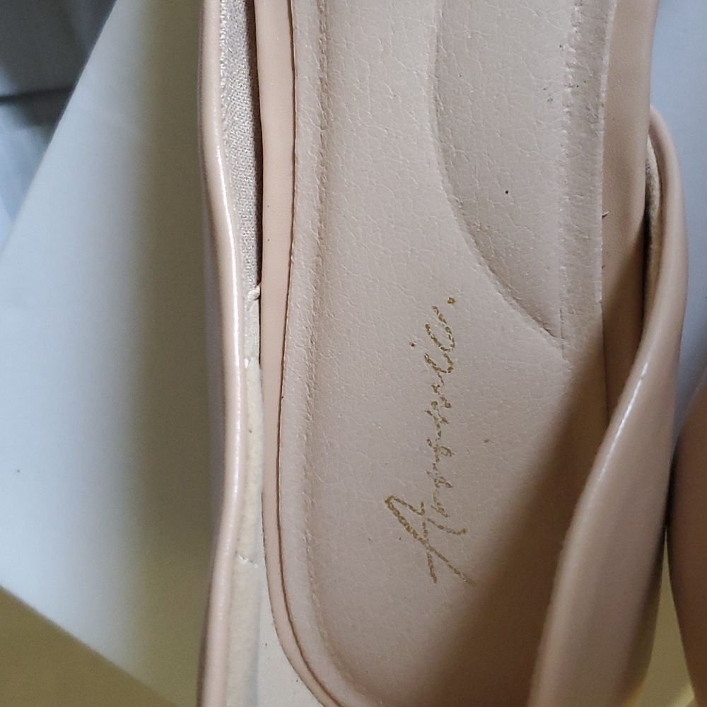 Like new flats nude/beige 7 1/2 - Picture 3 of 4